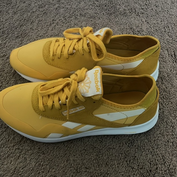 EUC Reebok Gold DMXFoam sneakers Women’s size 10 - Picture 2 of 5